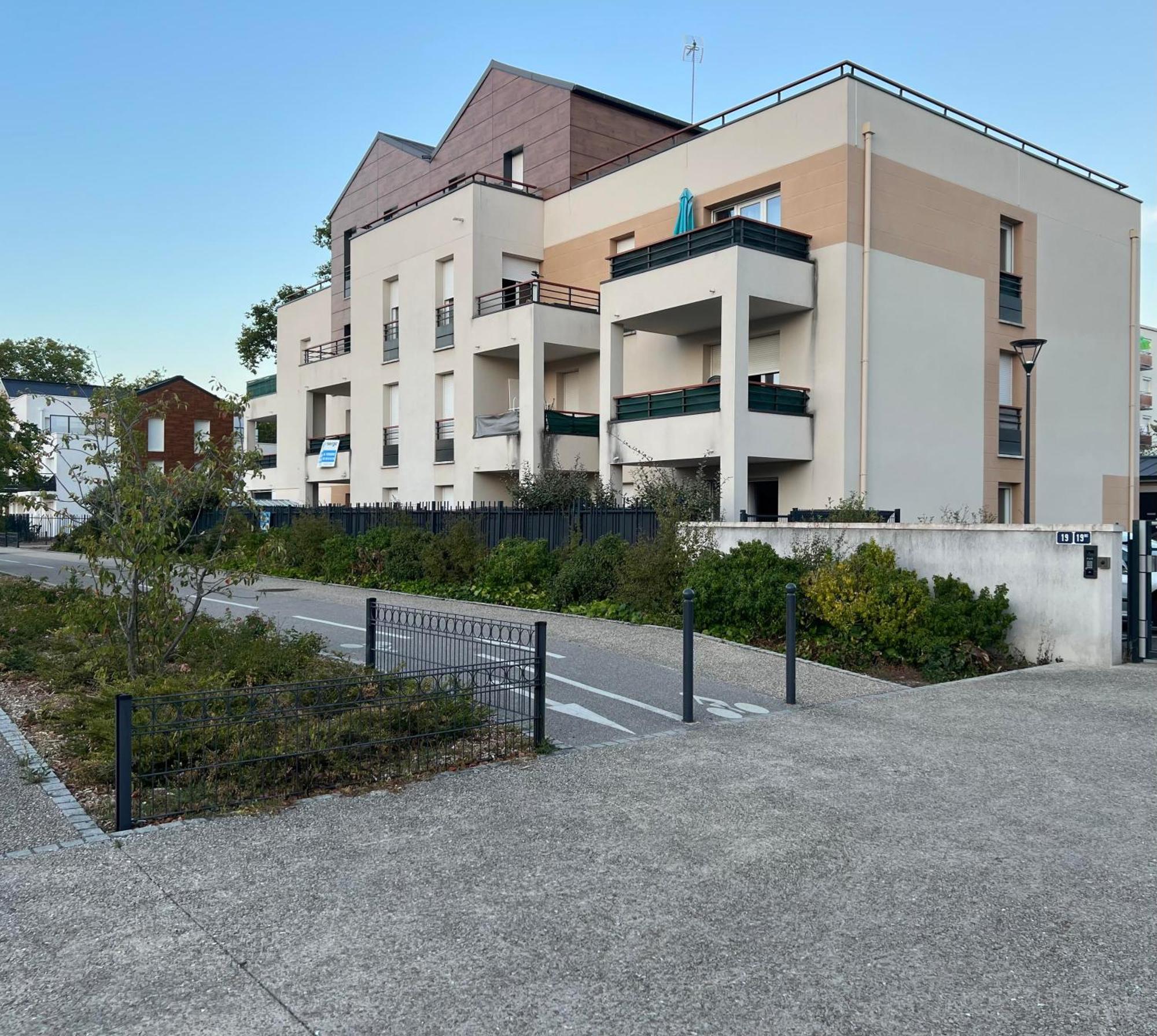 Appartement Rez De Chaussee Avec Parking Prive Orleans Ngoại thất bức ảnh